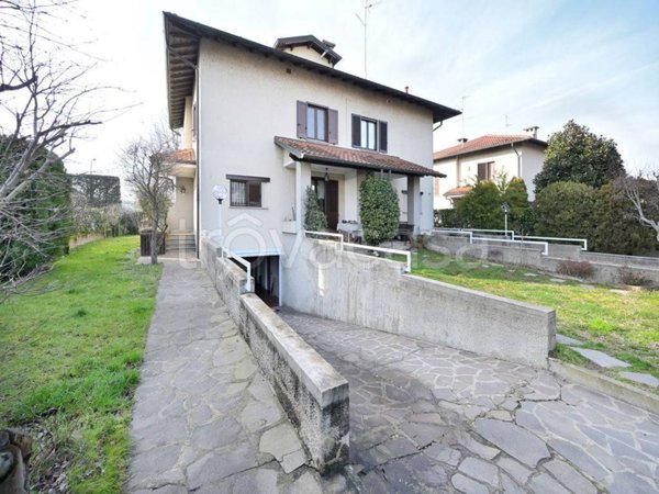 casa indipendente in vendita ad Abbiategrasso