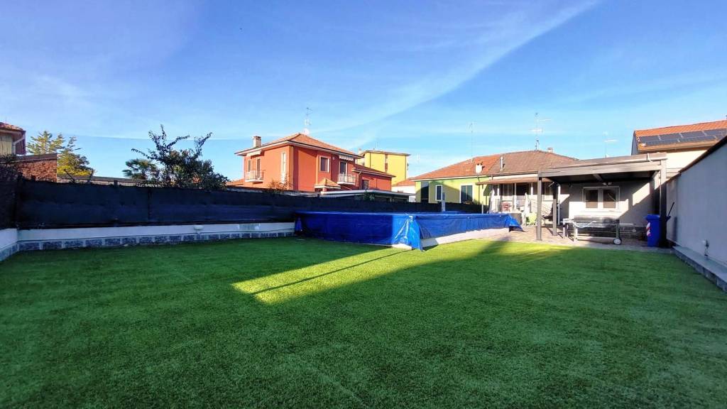 casa indipendente in vendita ad Abbiategrasso