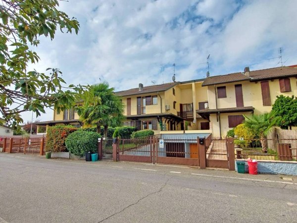 casa indipendente in vendita ad Abbiategrasso