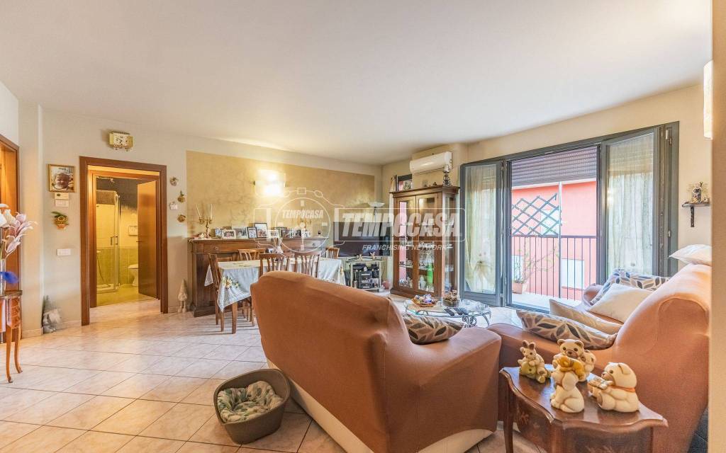 appartamento in vendita ad Abbiategrasso in zona Castelletto