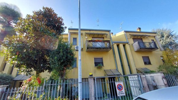 casa indipendente in vendita ad Abbiategrasso