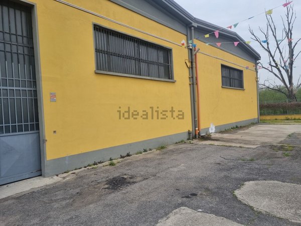 capannone in vendita ad Abbiategrasso
