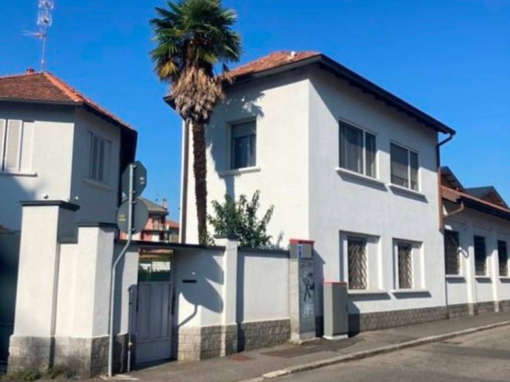casa indipendente in vendita ad Abbiategrasso