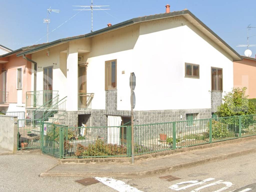 casa indipendente in vendita ad Abbiategrasso