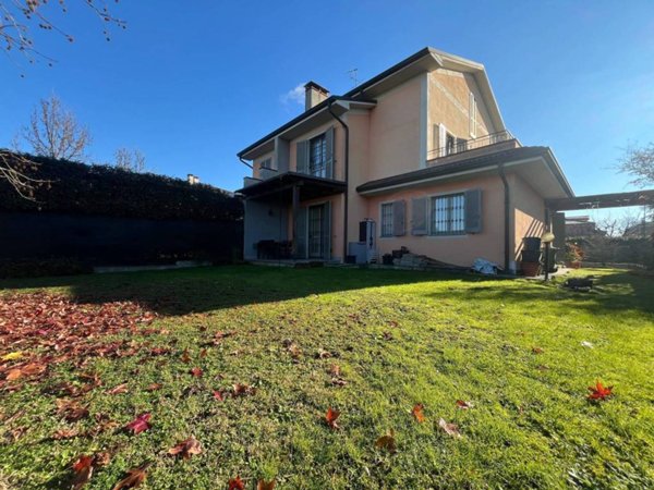 casa indipendente in vendita ad Abbiategrasso