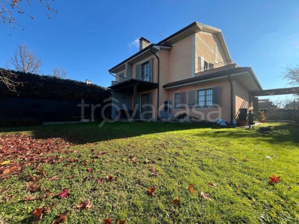 casa indipendente in vendita ad Abbiategrasso