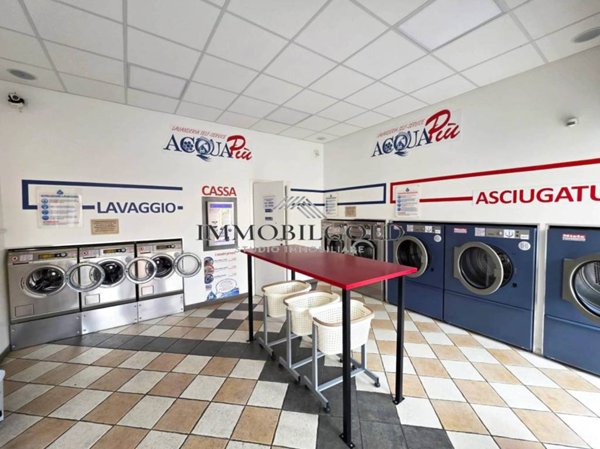 negozio in vendita ad Abbiategrasso