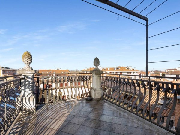 appartamento in vendita ad Abbiategrasso in zona Castelletto