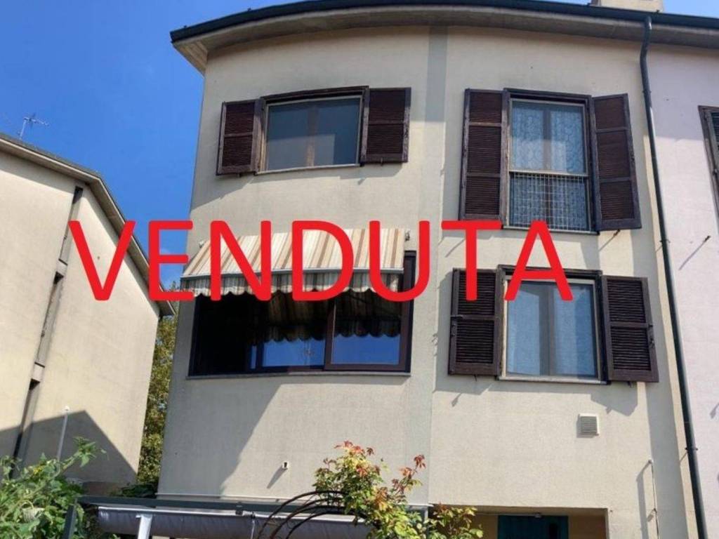 casa indipendente in vendita ad Abbiategrasso