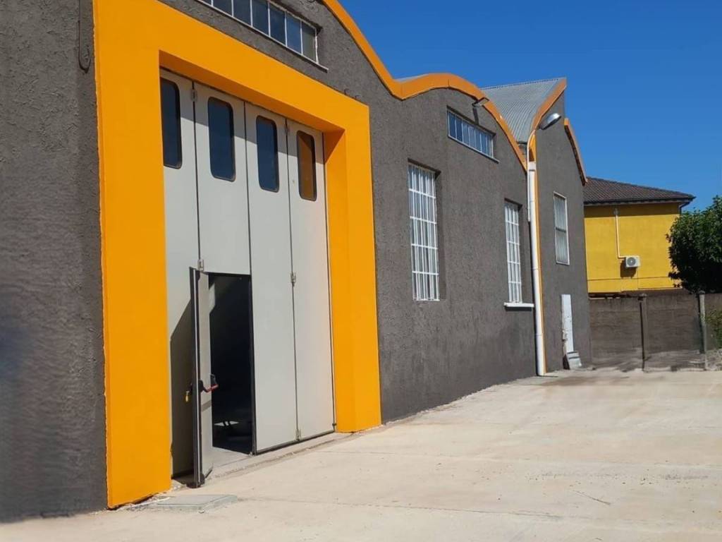 locale commerciale in vendita ad Abbiategrasso