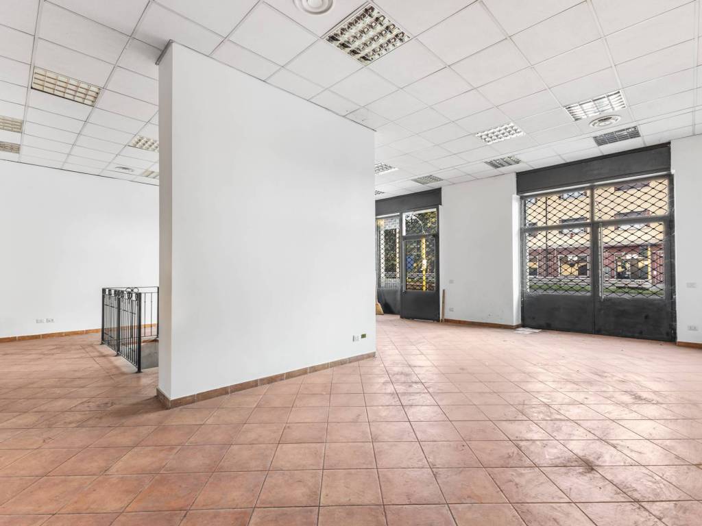 negozio in vendita ad Abbiategrasso in zona Castelletto