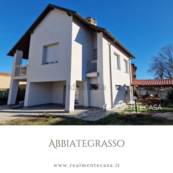 casa indipendente in vendita ad Abbiategrasso