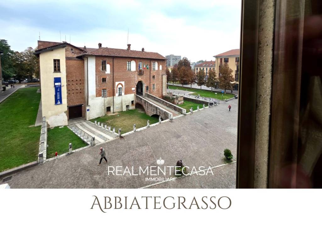 appartamento in vendita ad Abbiategrasso in zona Mendosio