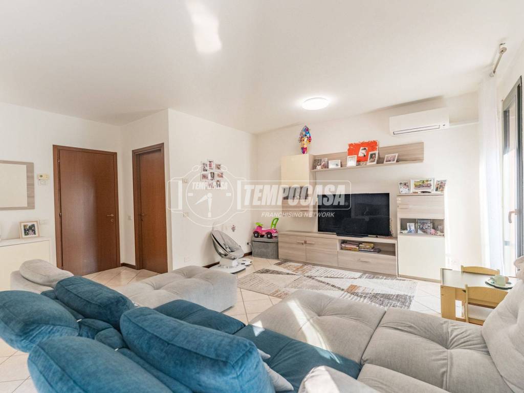 appartamento in vendita ad Abbiategrasso in zona Castelletto