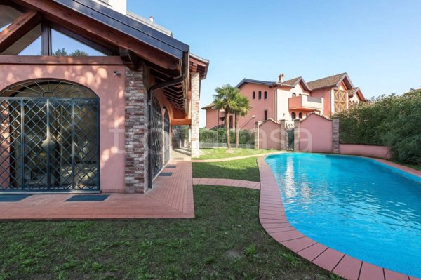 casa indipendente in vendita ad Abbiategrasso