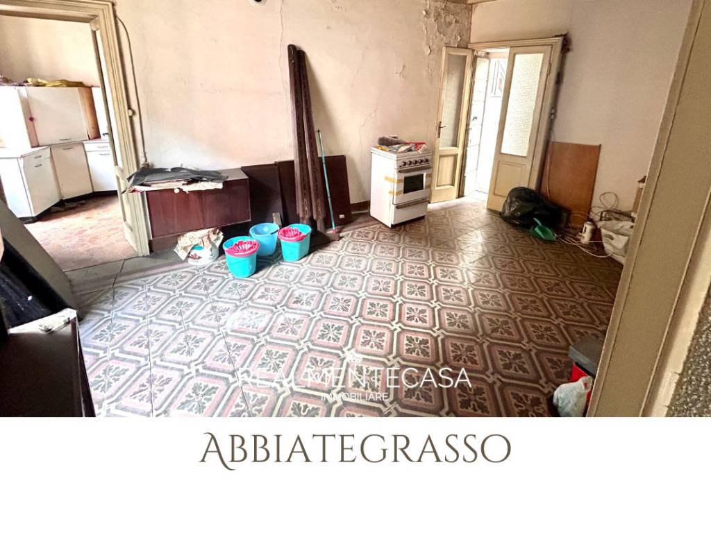 appartamento in vendita ad Abbiategrasso in zona Mendosio