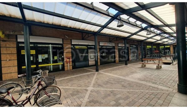 negozio in vendita ad Abbiategrasso