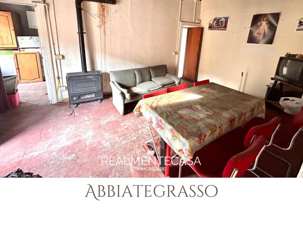 appartamento in vendita ad Abbiategrasso in zona Mendosio