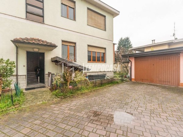 casa indipendente in vendita ad Abbiategrasso