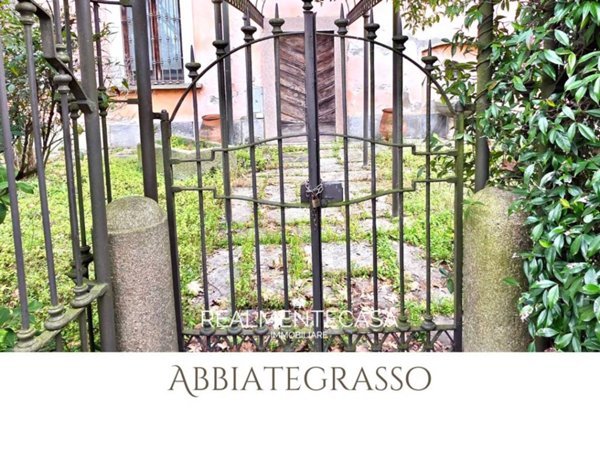 casa indipendente in vendita ad Abbiategrasso in zona Castelletto
