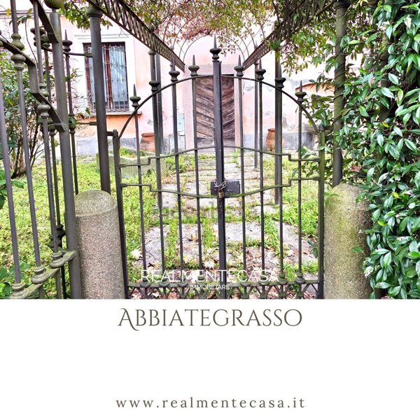 casa indipendente in vendita ad Abbiategrasso in zona Castelletto