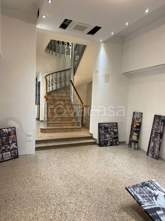 negozio in vendita ad Abbiategrasso