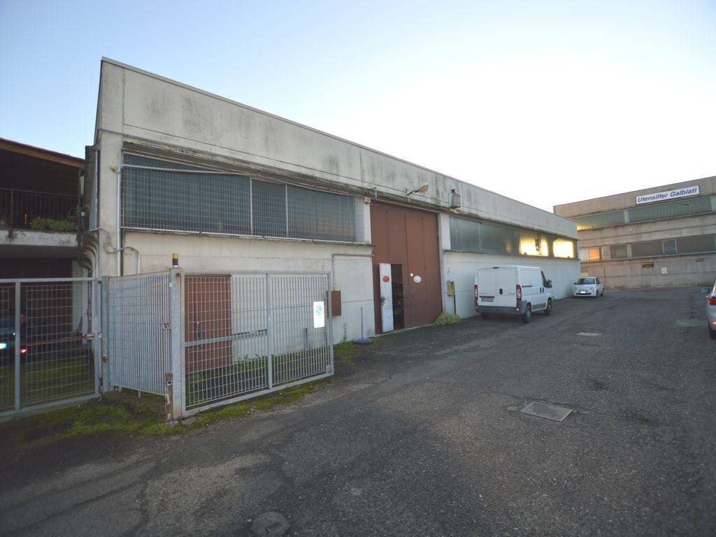 locale commerciale in vendita ad Abbiategrasso