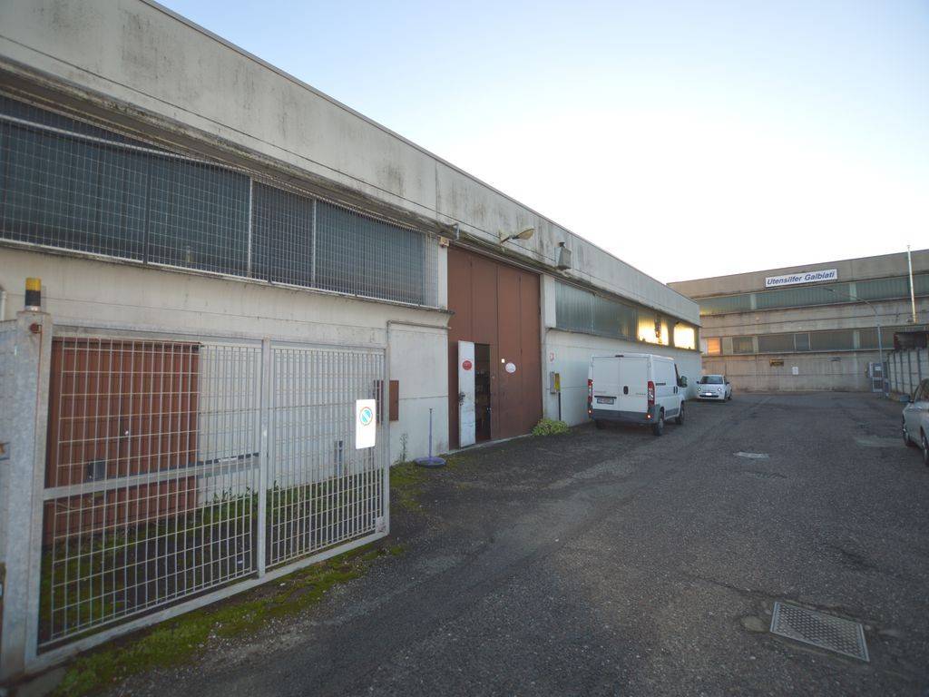 locale commerciale in vendita ad Abbiategrasso