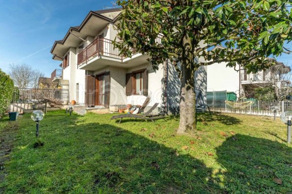 casa indipendente in vendita ad Abbiategrasso