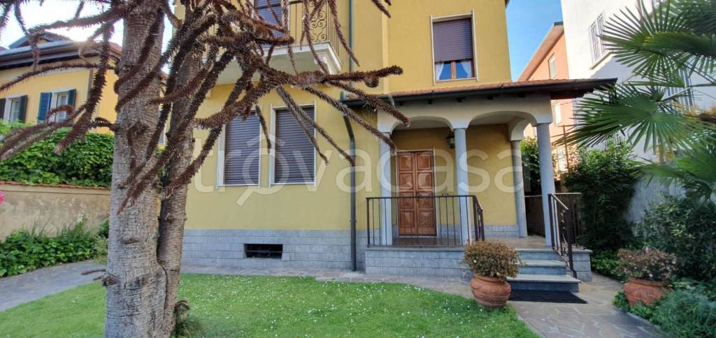 casa indipendente in vendita ad Abbiategrasso