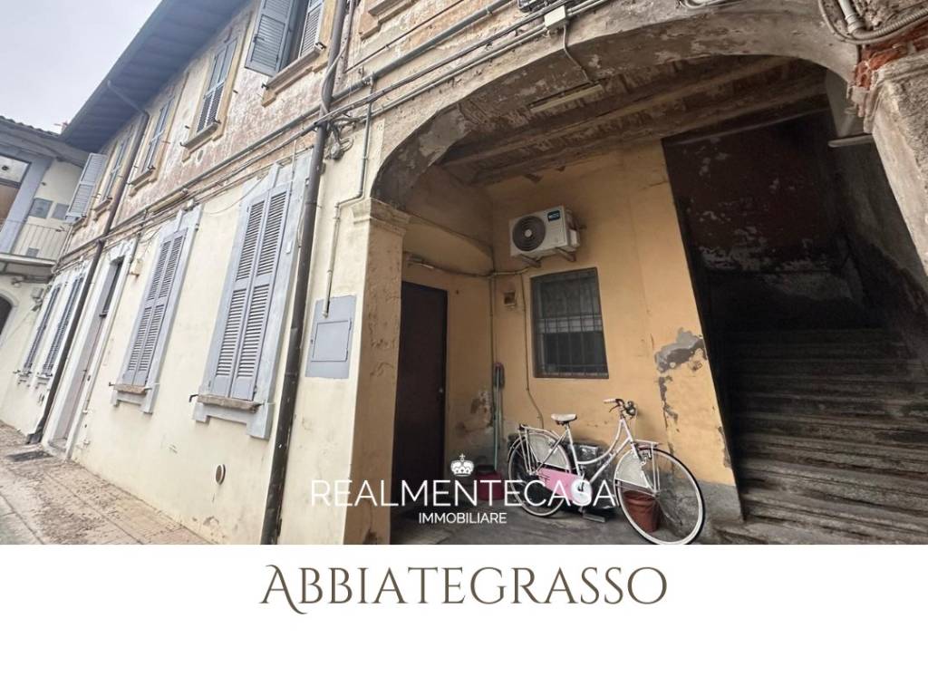 appartamento in vendita ad Abbiategrasso in zona Castelletto