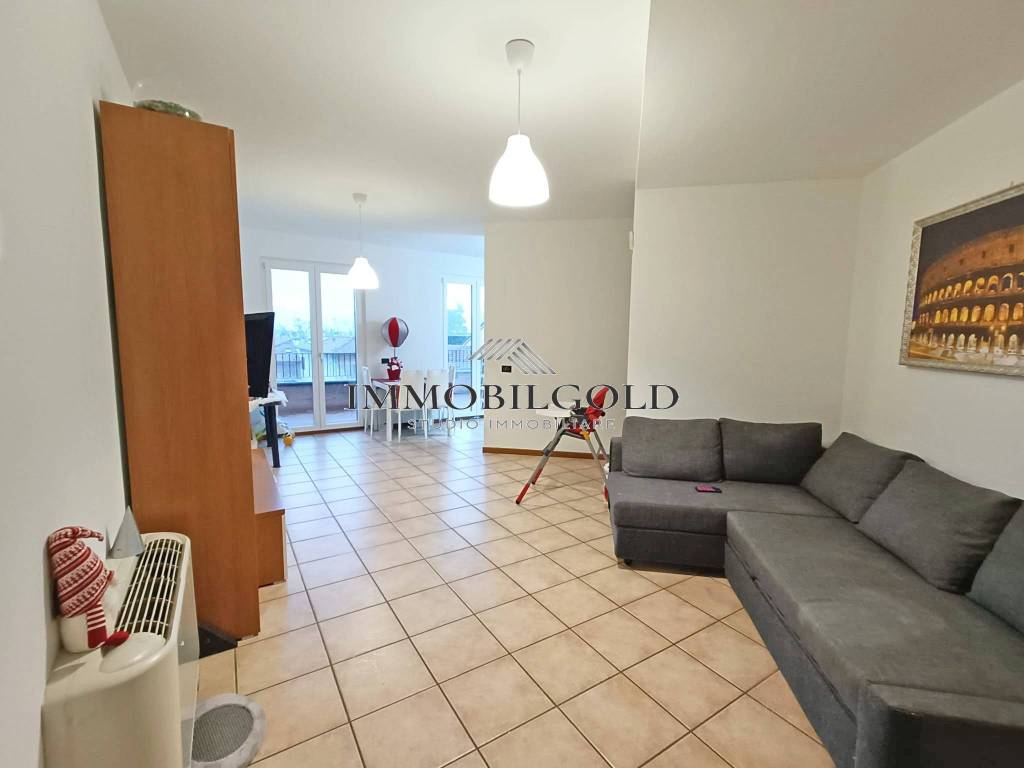 appartamento in vendita ad Abbiategrasso in zona Castelletto