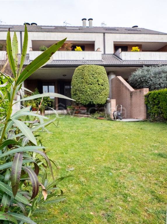 casa indipendente in vendita ad Abbiategrasso