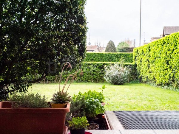 casa indipendente in vendita ad Abbiategrasso in zona Castelletto