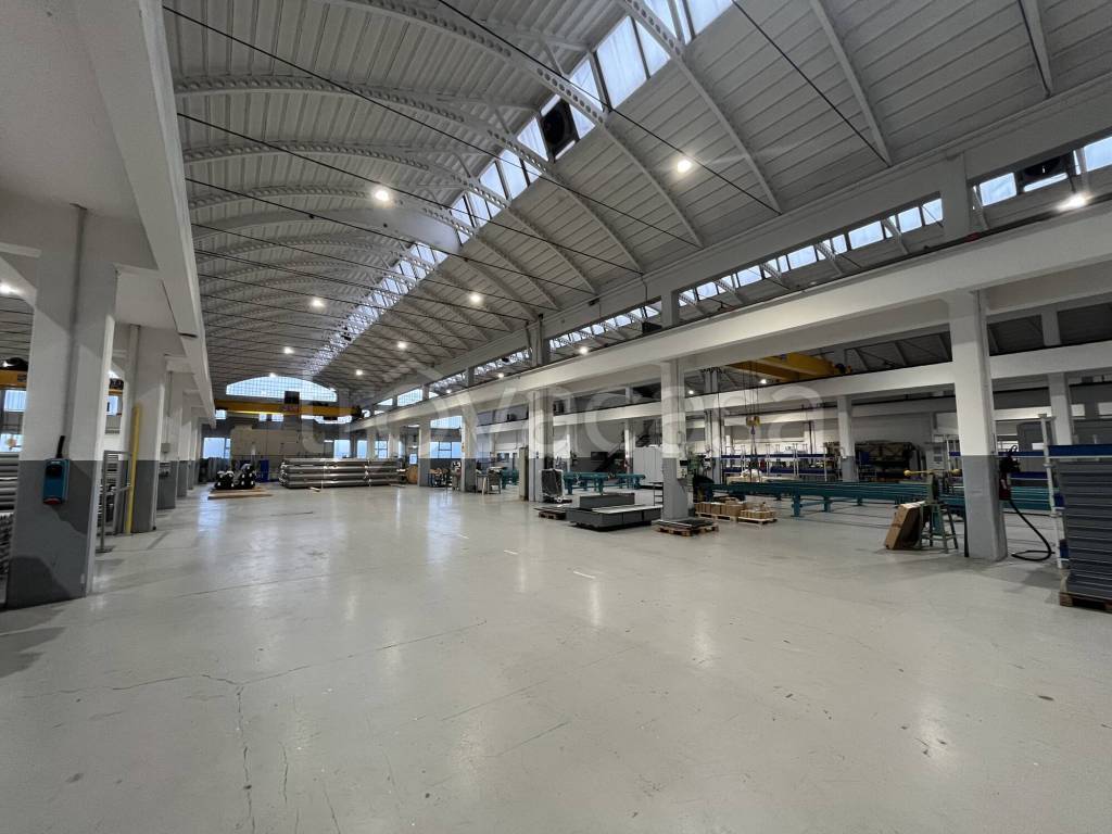 capannone in vendita ad Abbiategrasso