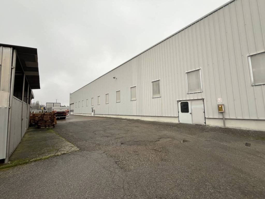 capannone in vendita ad Abbiategrasso