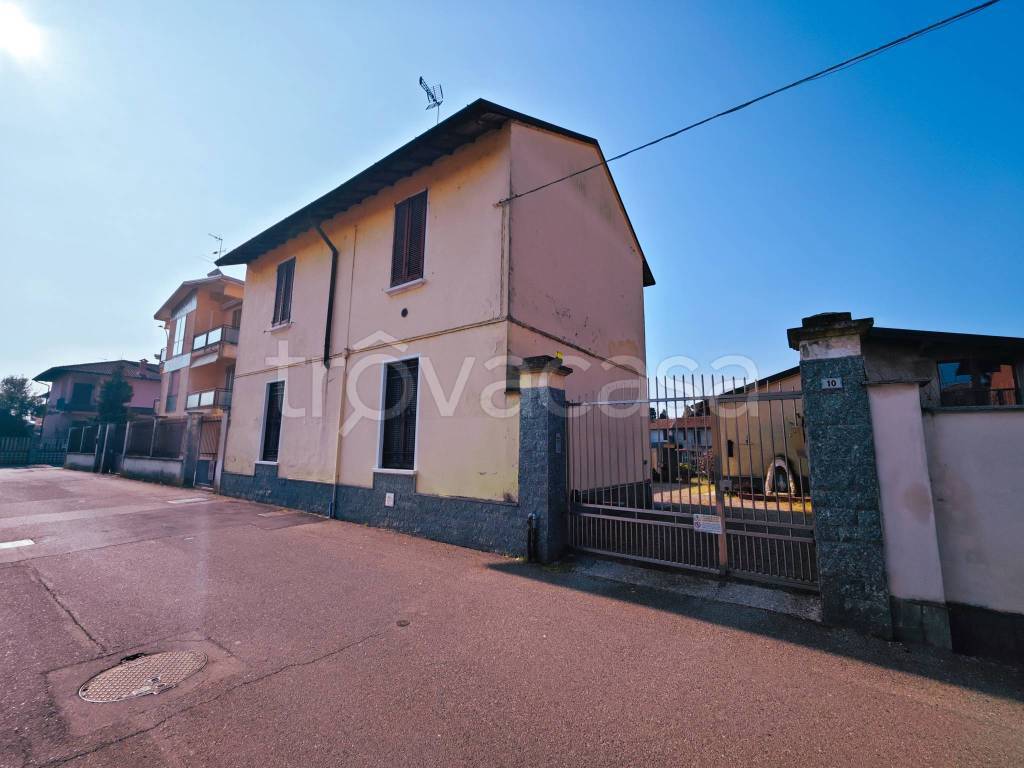 casa indipendente in vendita ad Abbiategrasso