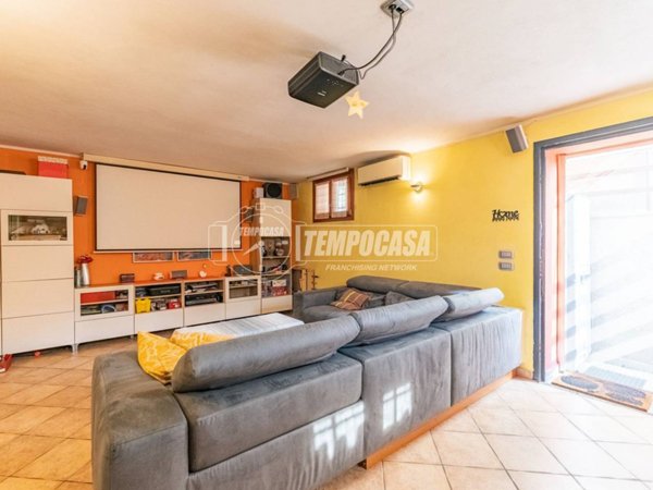 casa indipendente in vendita ad Abbiategrasso