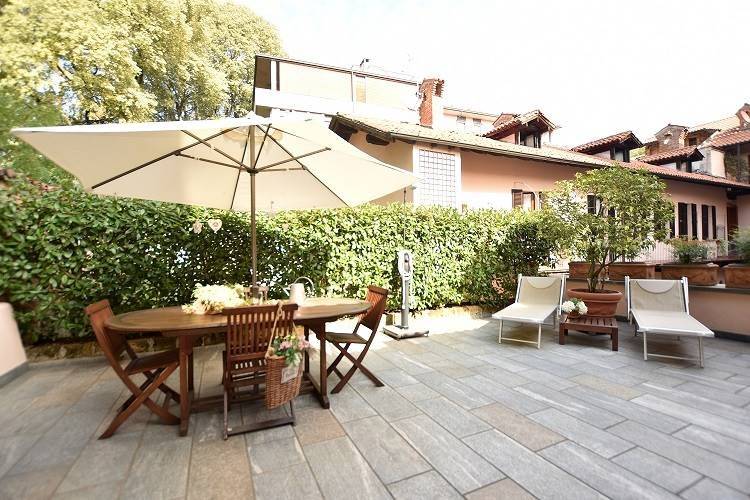 casa indipendente in vendita ad Abbiategrasso in zona Mendosio
