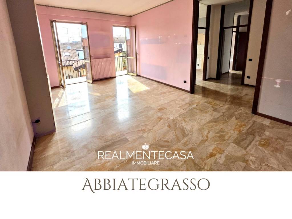 appartamento in vendita ad Abbiategrasso in zona Mendosio
