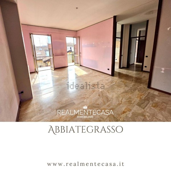 appartamento in vendita ad Abbiategrasso in zona Mendosio
