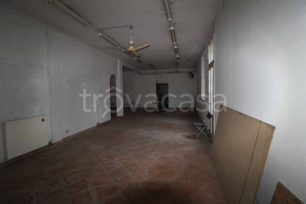 negozio in vendita ad Abbiategrasso