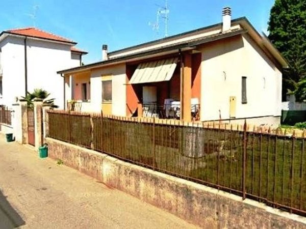 casa indipendente in vendita ad Abbiategrasso