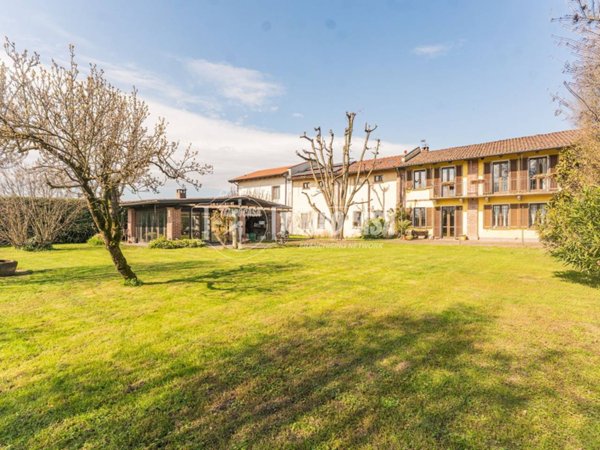 casa indipendente in vendita ad Abbiategrasso in zona Castelletto