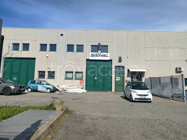 locale commerciale in vendita ad Abbiategrasso