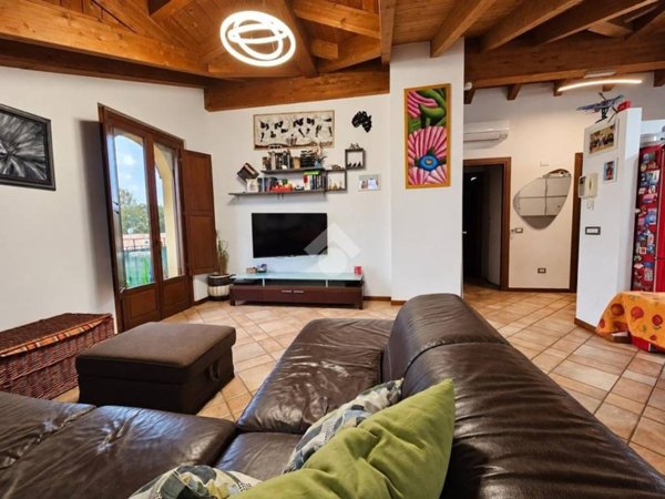 appartamento in vendita ad Abbiategrasso in zona Castelletto