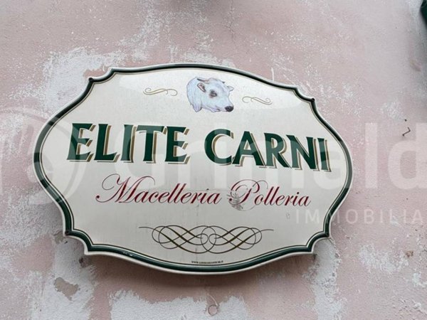 negozio in vendita ad Abbiategrasso