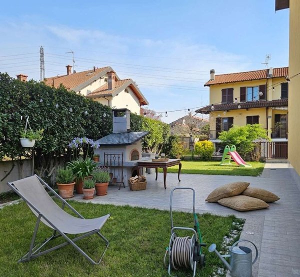 casa indipendente in vendita ad Abbiategrasso in zona Castelletto
