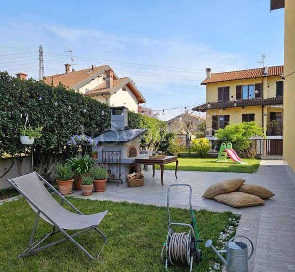 casa indipendente in vendita ad Abbiategrasso in zona Castelletto