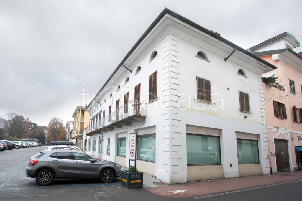 negozio in vendita ad Abbiategrasso